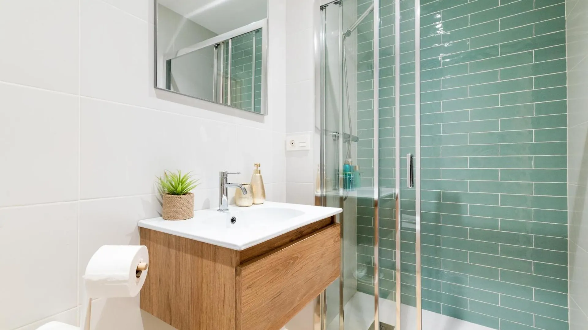Rolando House, Free Parking Apartment Granada 0*,  Spain